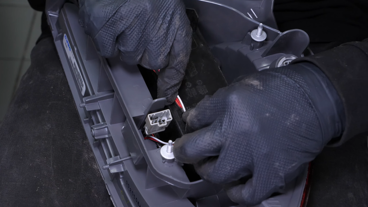 Reconnect the tail light