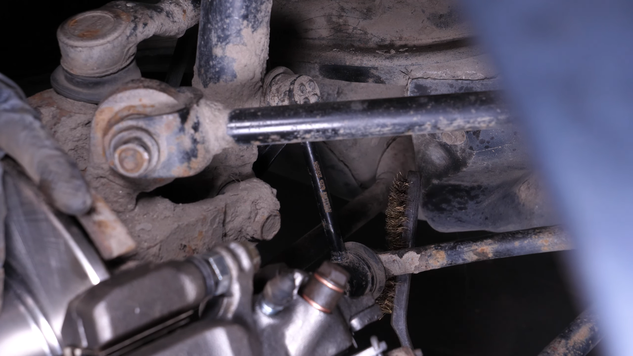 Remove the sway bar end link