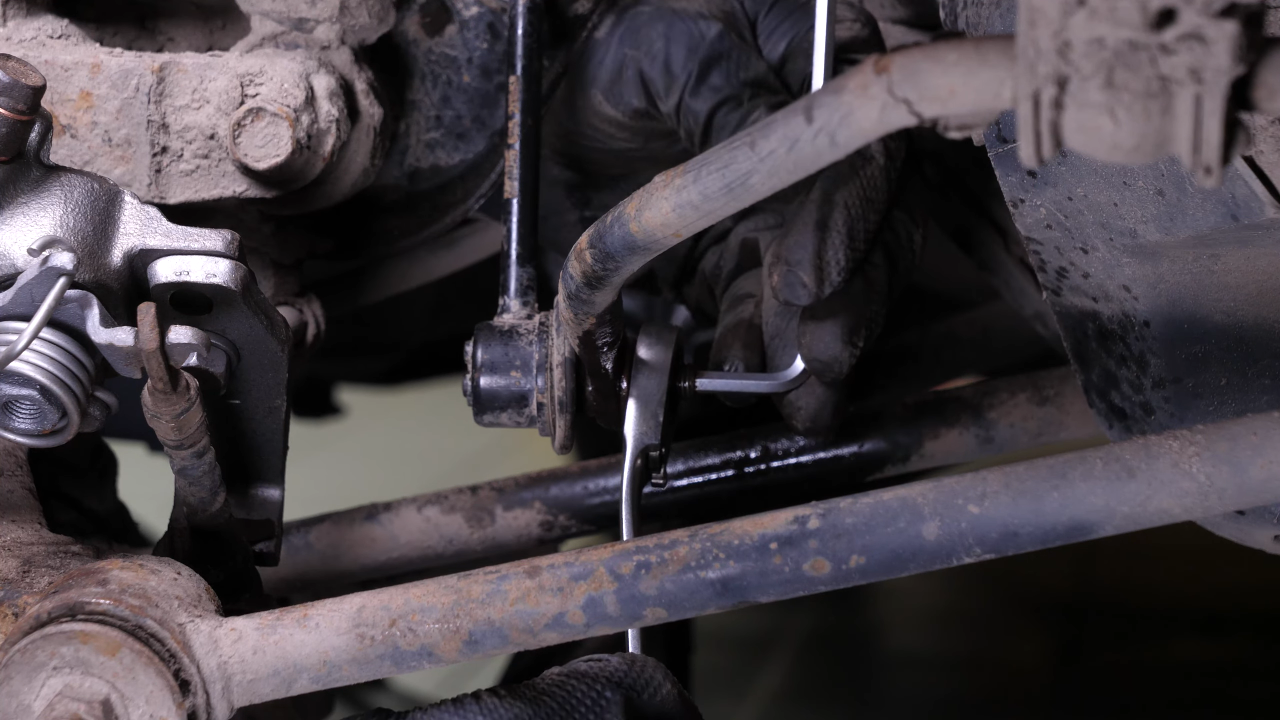 Remove the sway bar end link