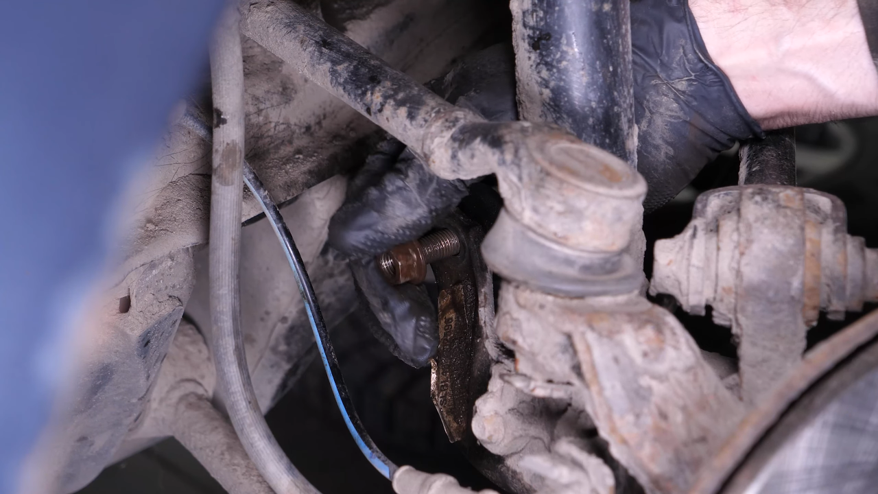 Remove the sway bar end link
