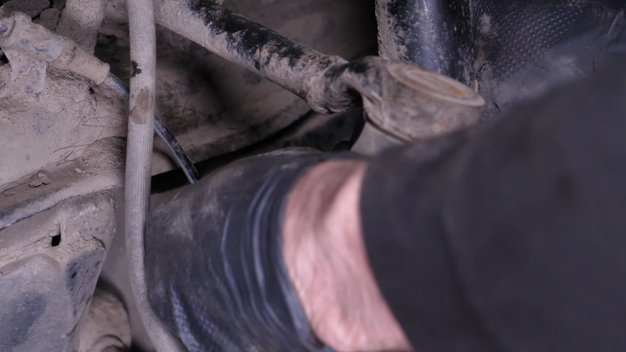 Install the new sway bar end link