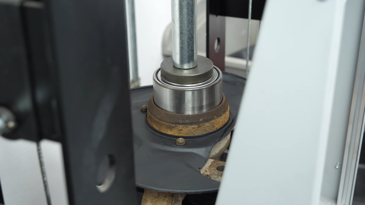 Put the wheel bearing back