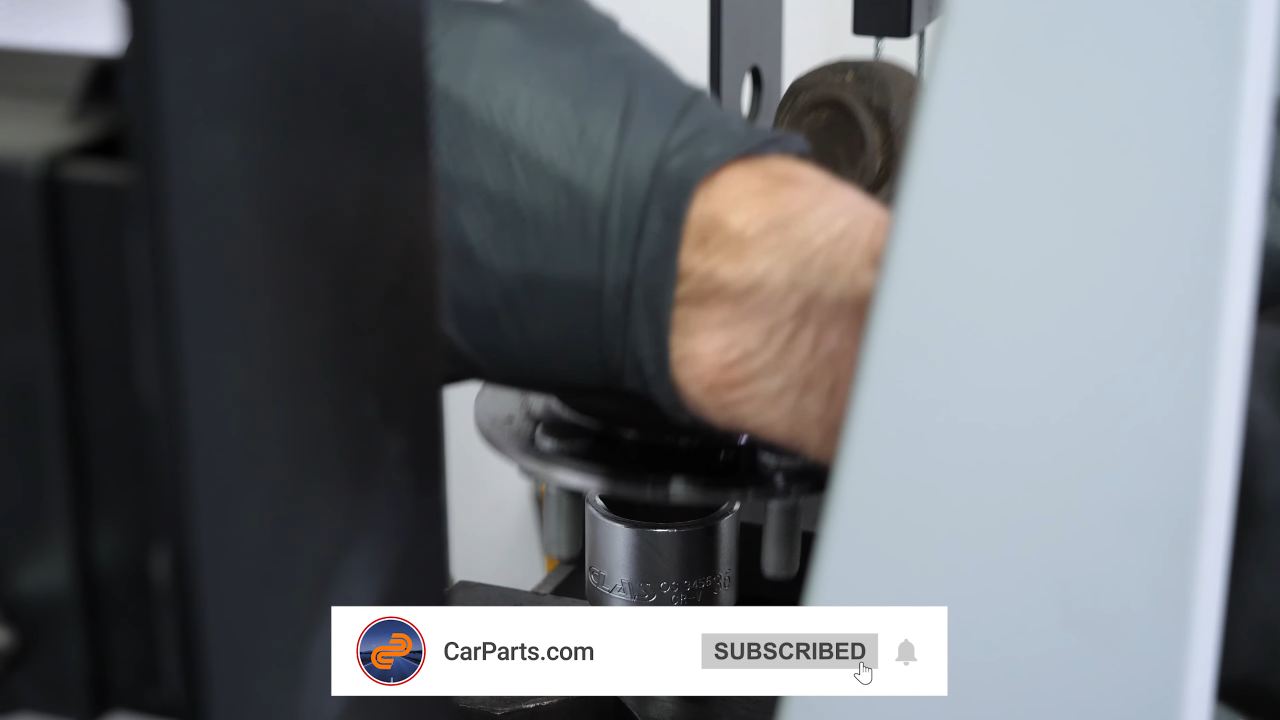 Put the wheel hub back