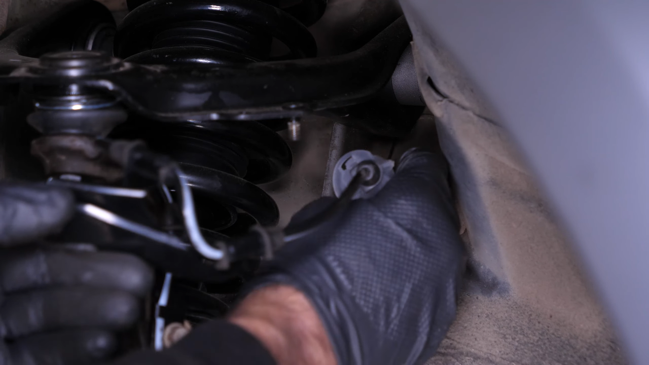 Reclip the cable in its housings