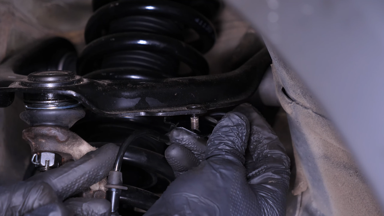 Reclip the cable in its housings