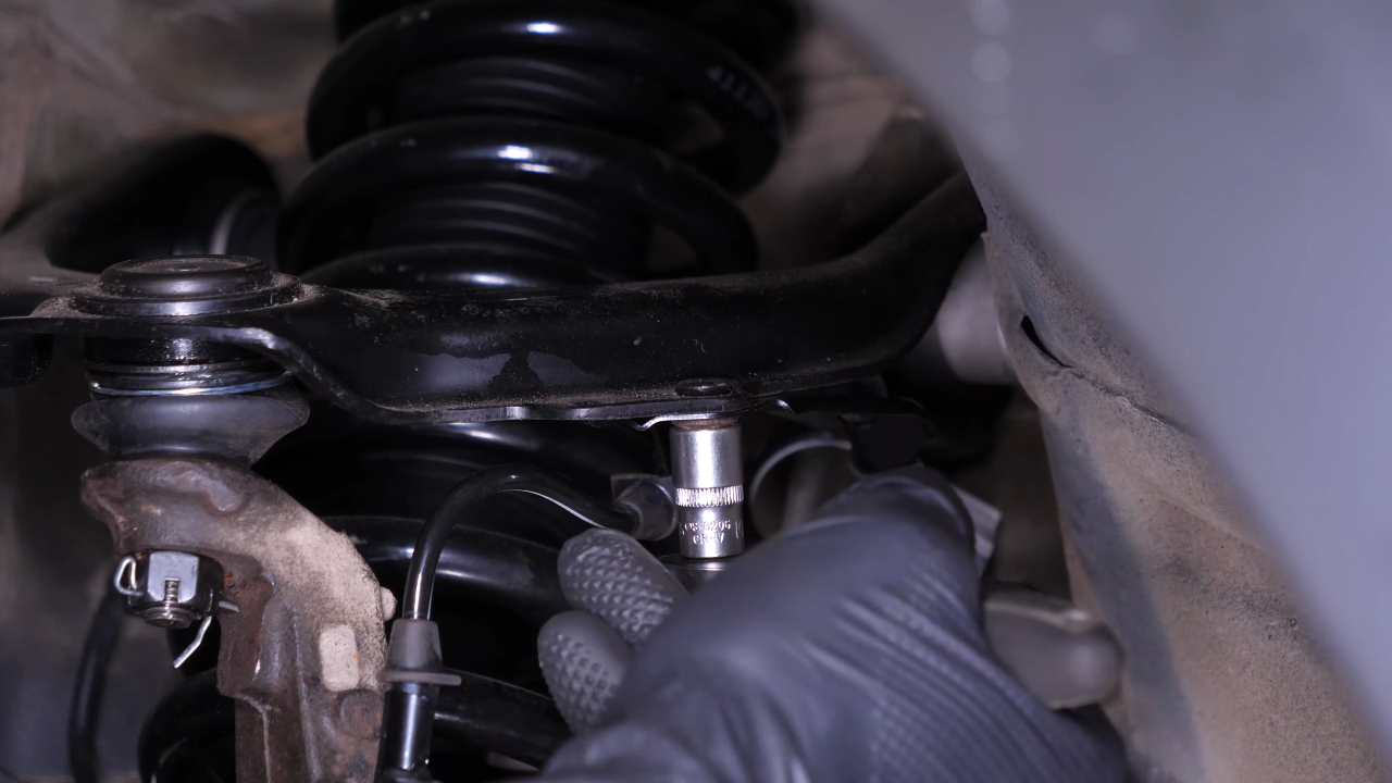 Reclip the cable in its housings