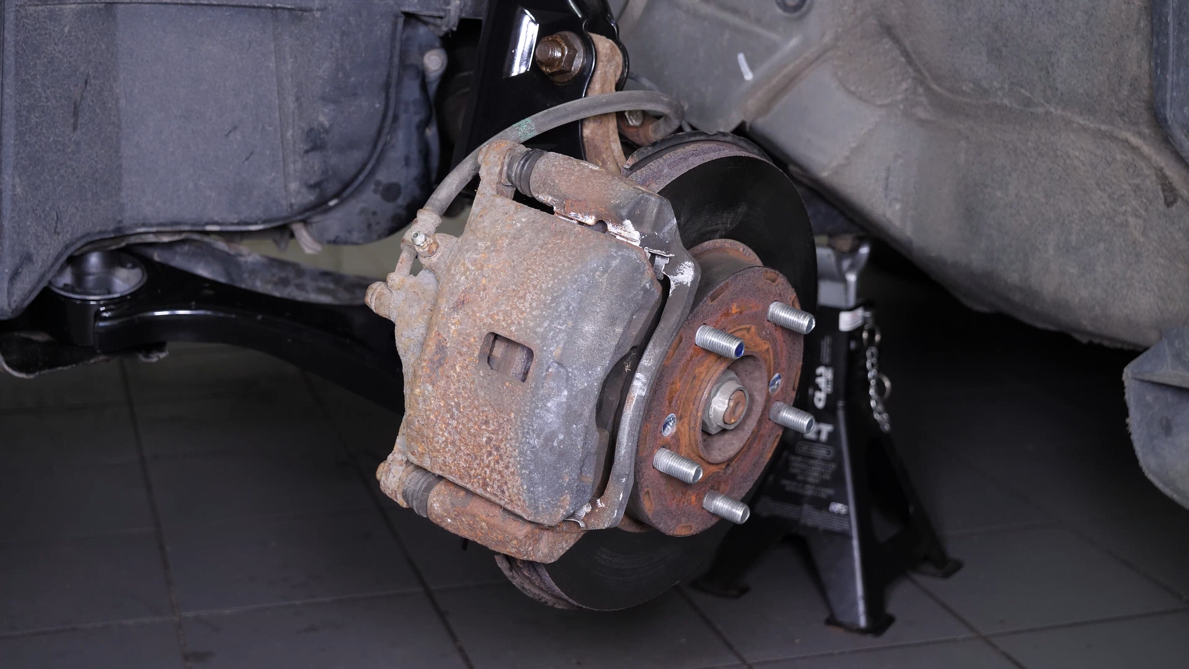 Loosen the brake disc
