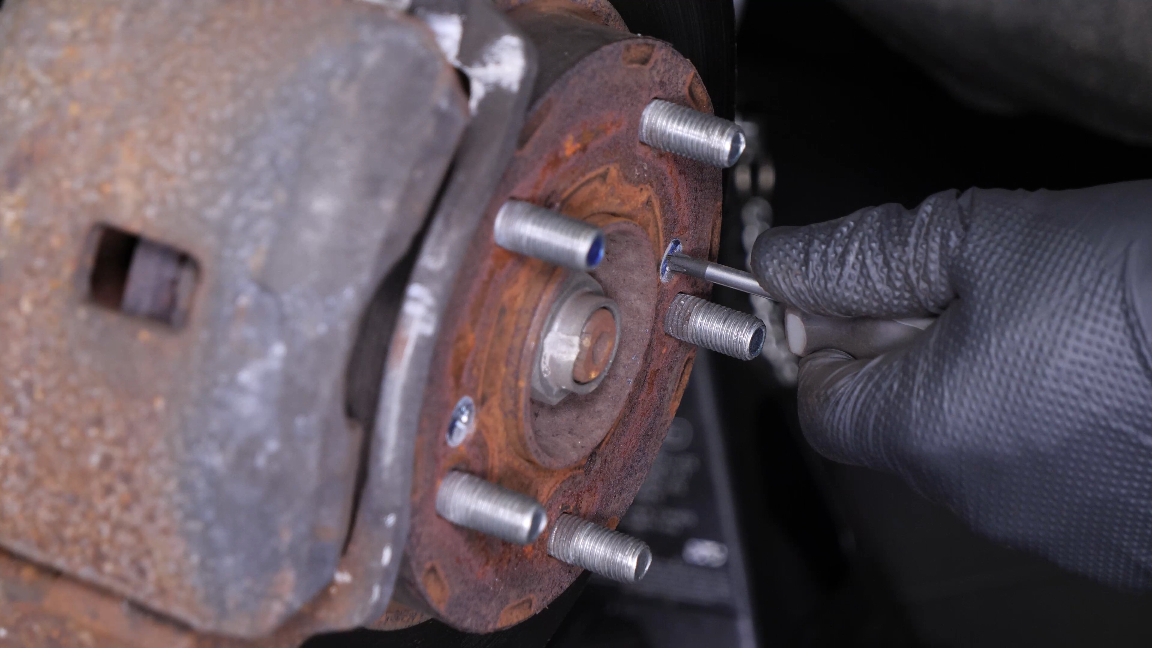 Loosen the brake disc