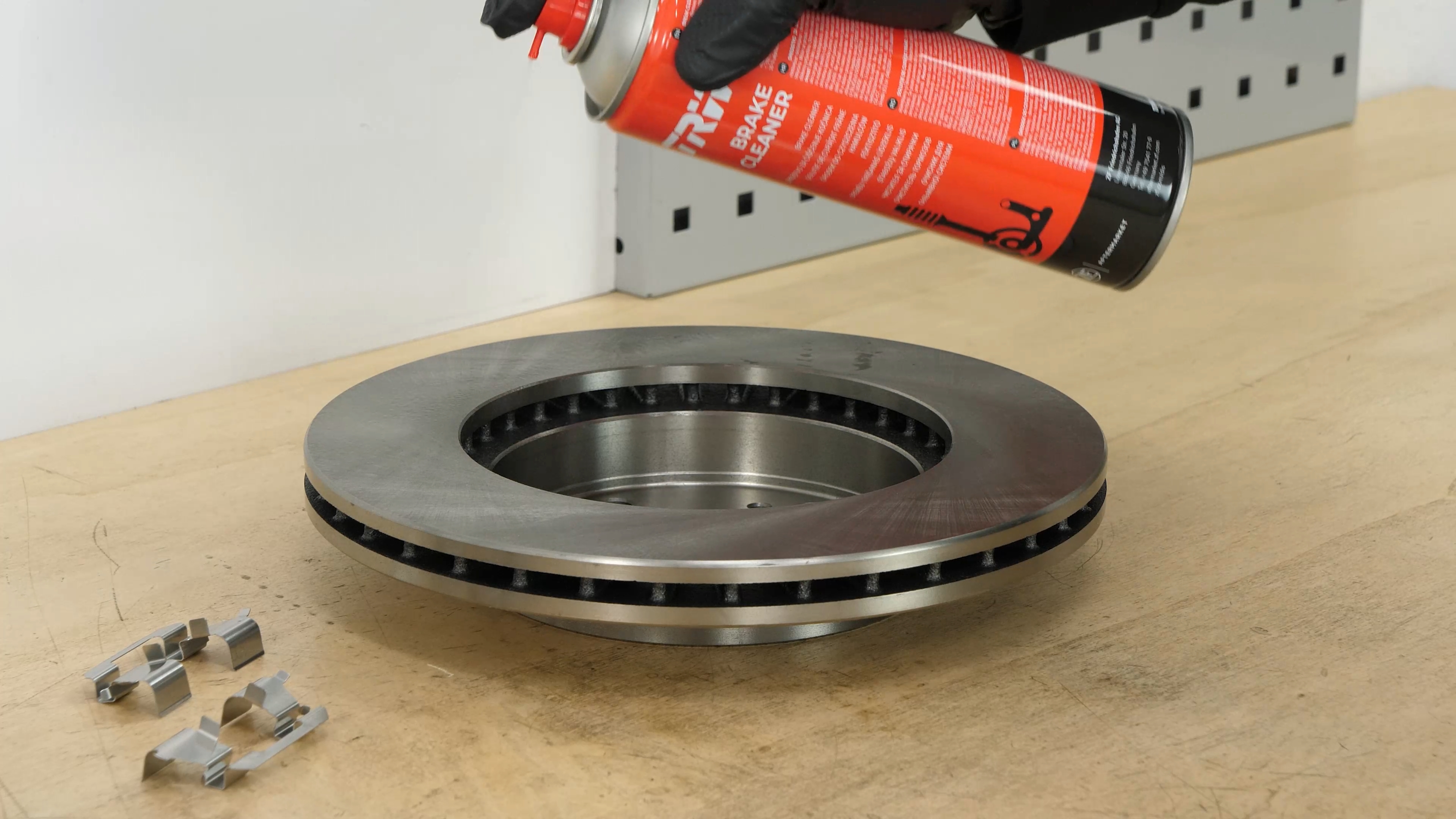 Prepare the new brake disc