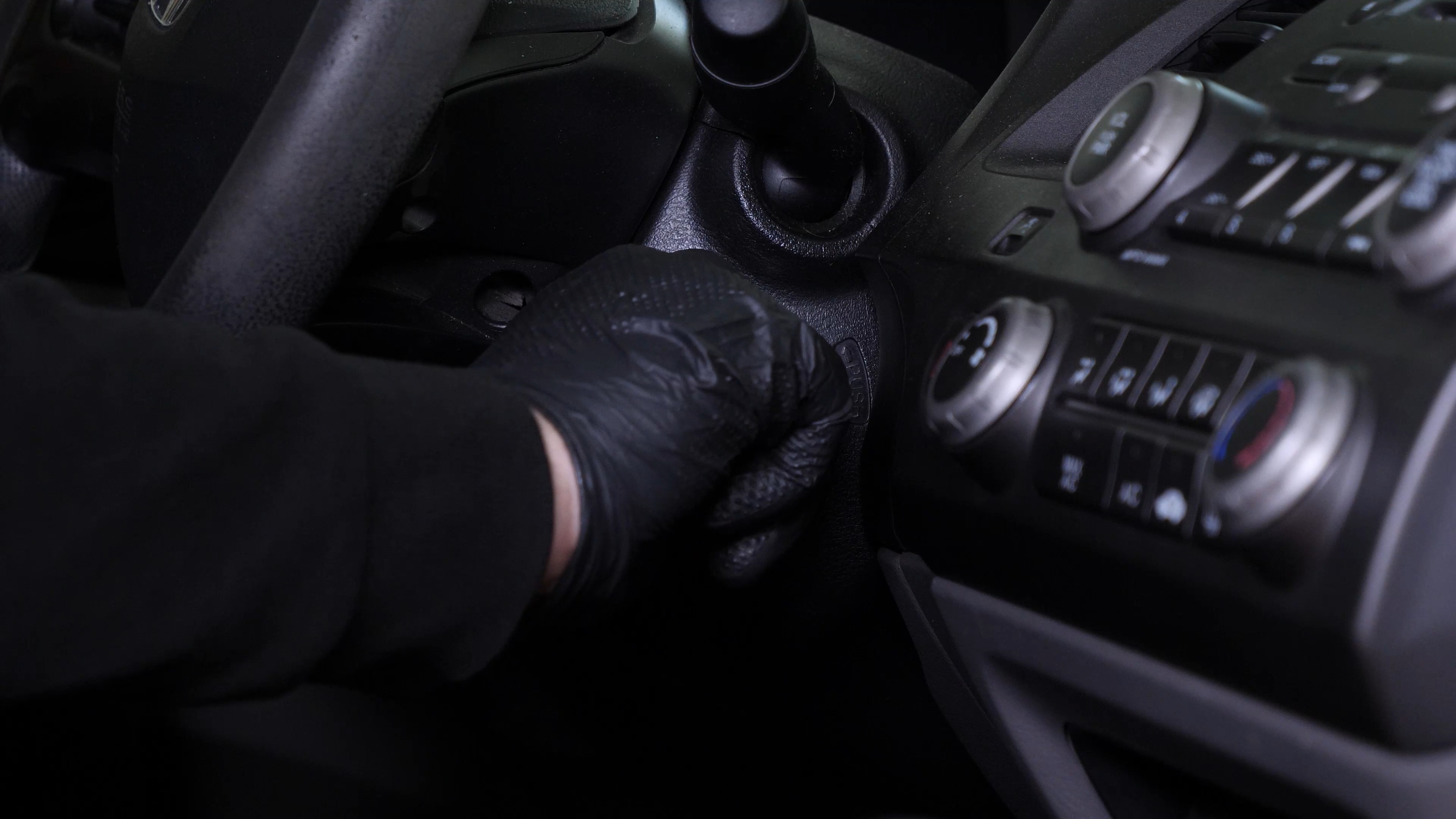 Open the trunck (v)