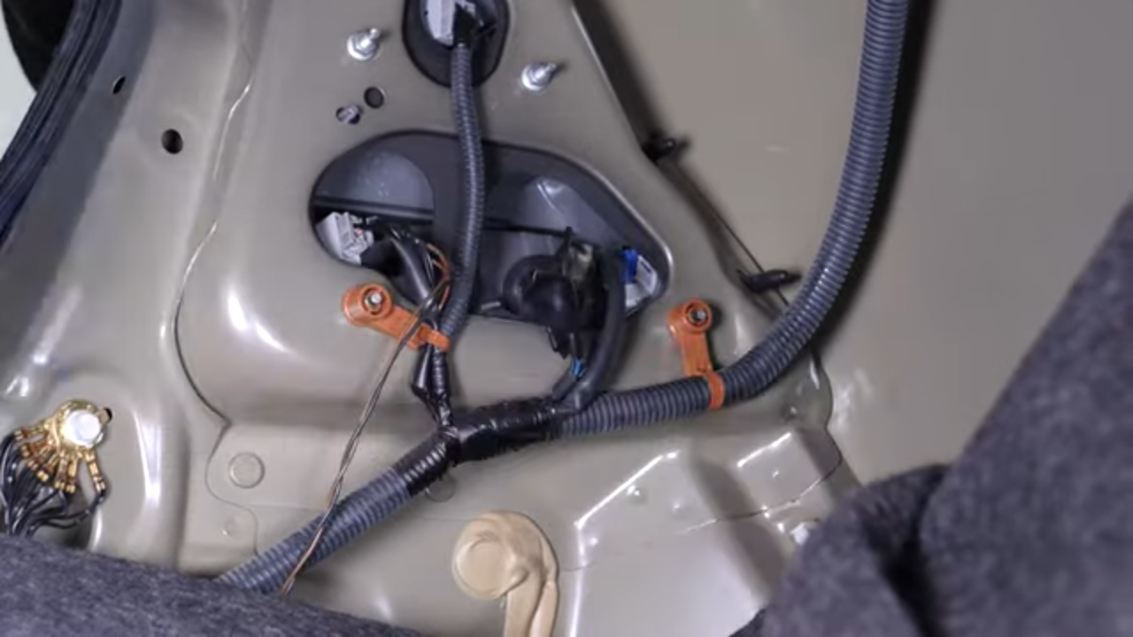 Reconnect the tail light back