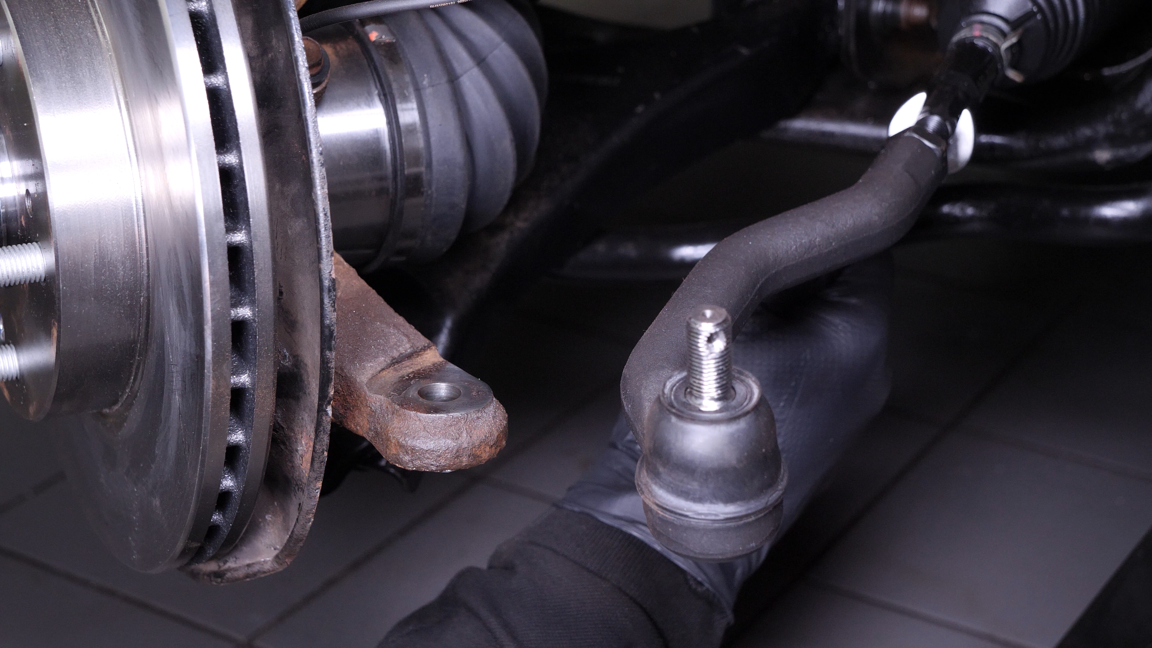 Install the outer tie rod holding nut