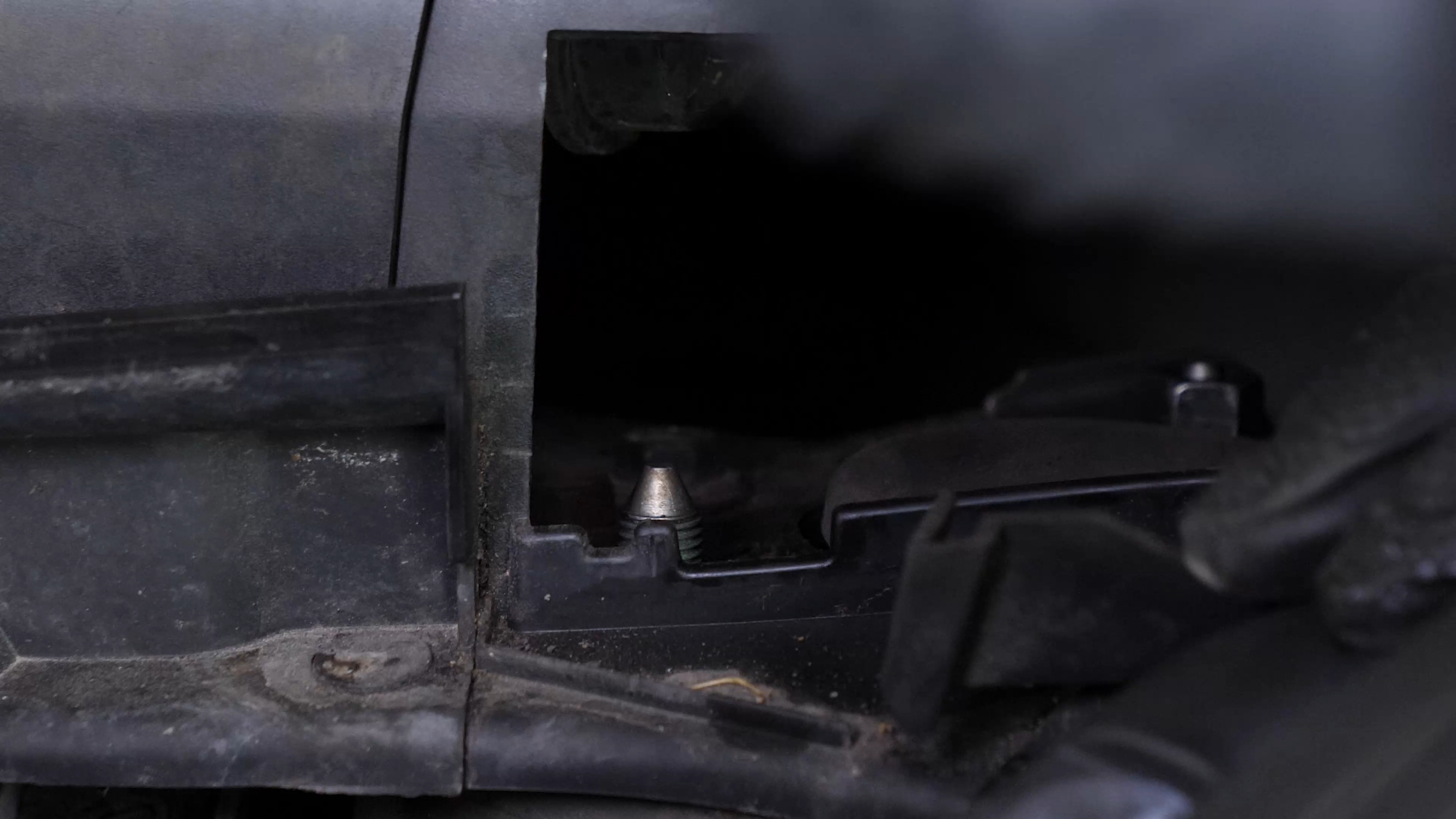 Remove the strut