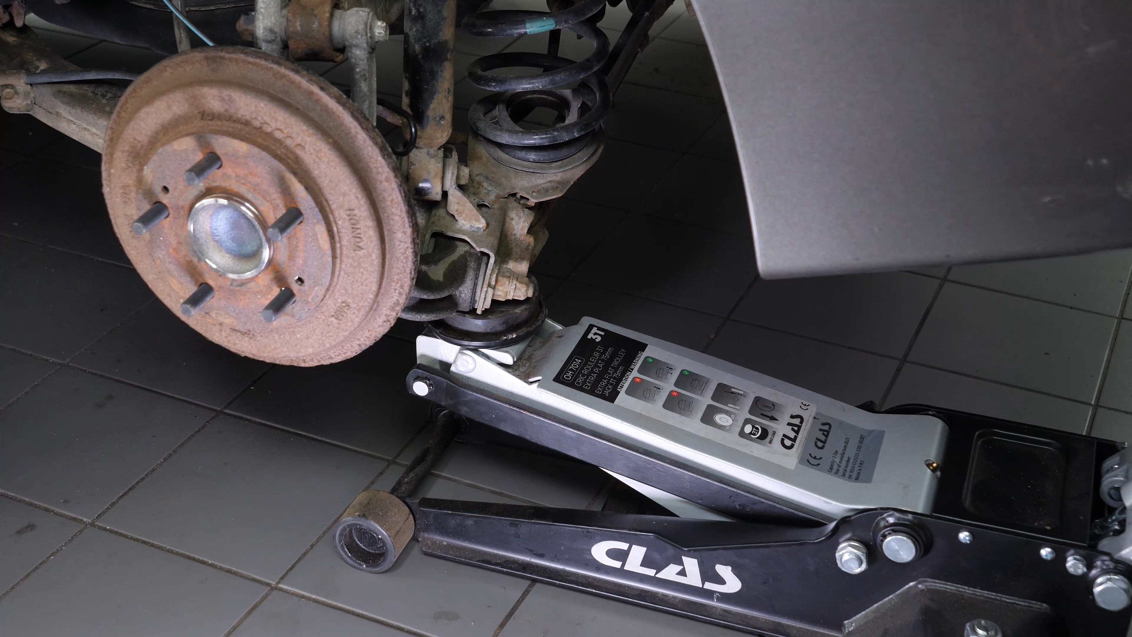 Remove the shock absorber