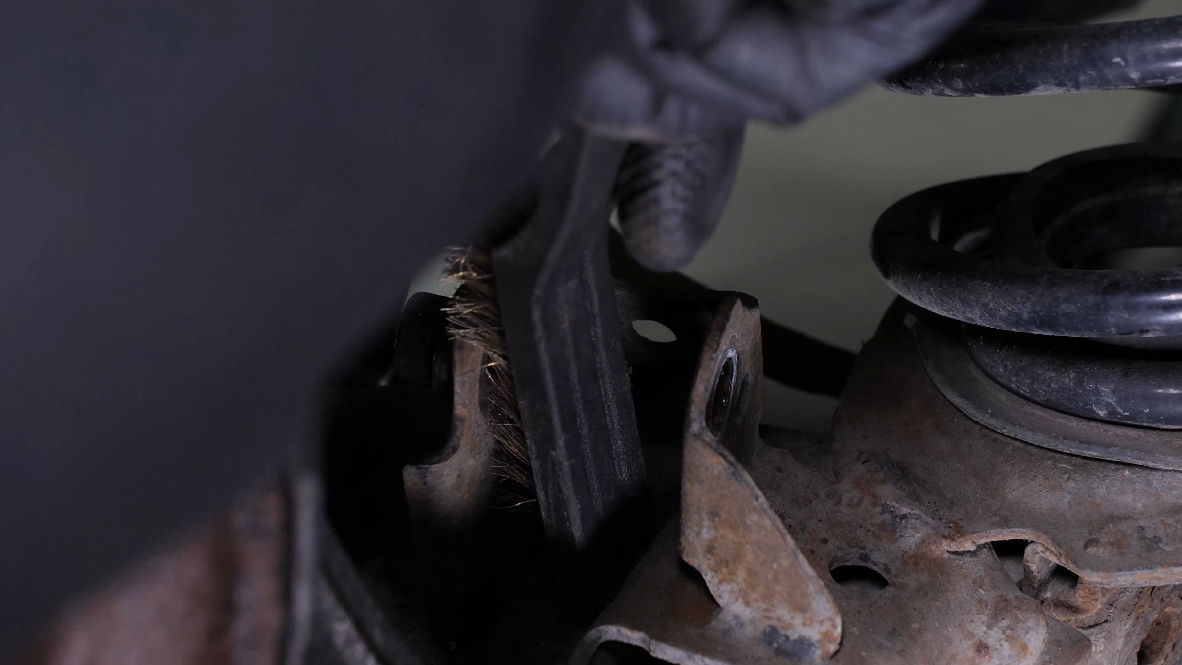 Prepare the new shock absorber