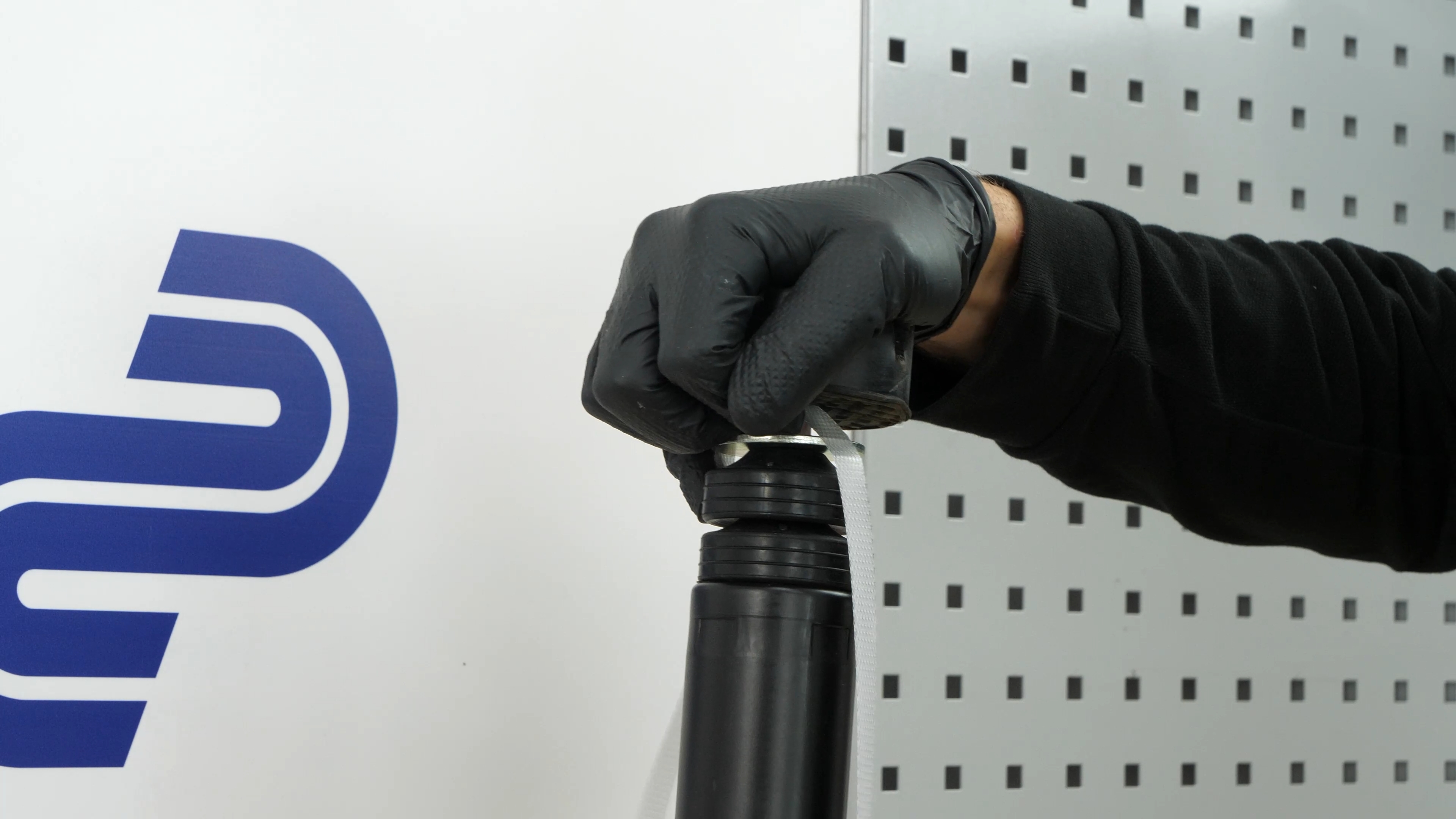 Prepare the new shock absorber