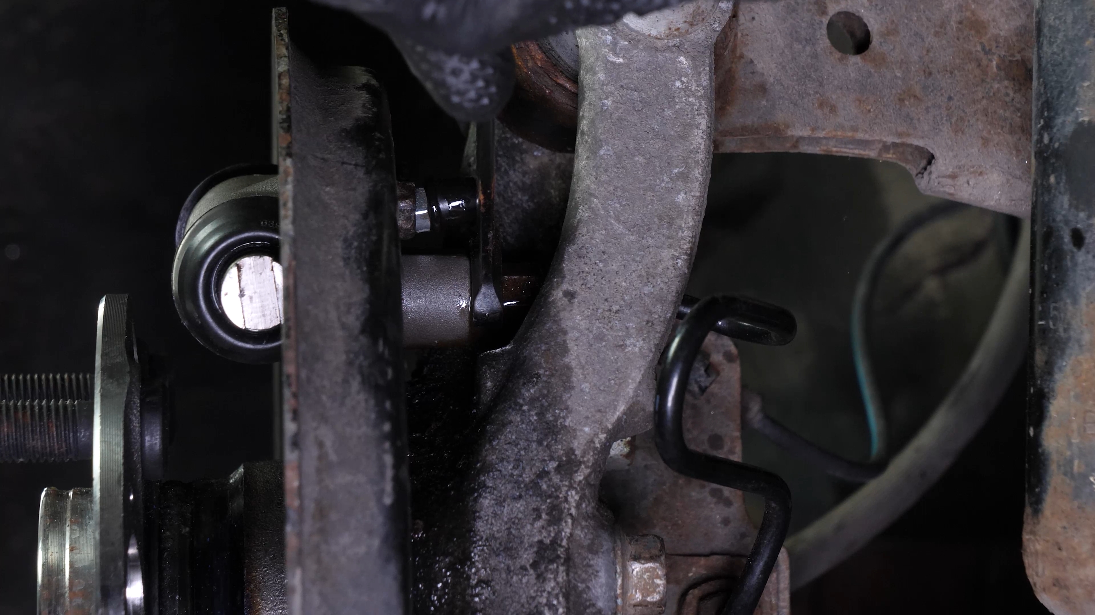 Install the brake cylinder