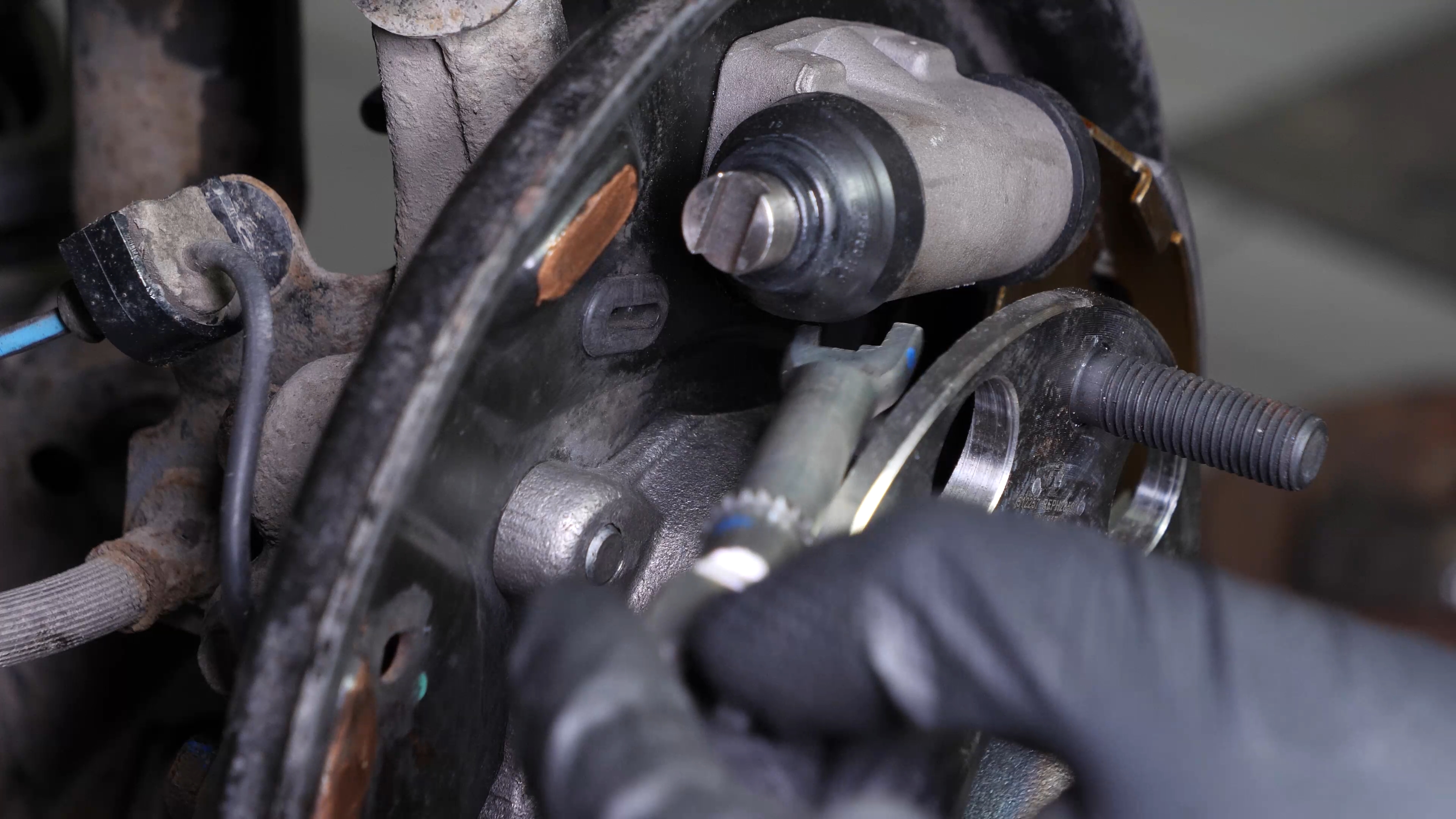 Install the rearward brake shoes