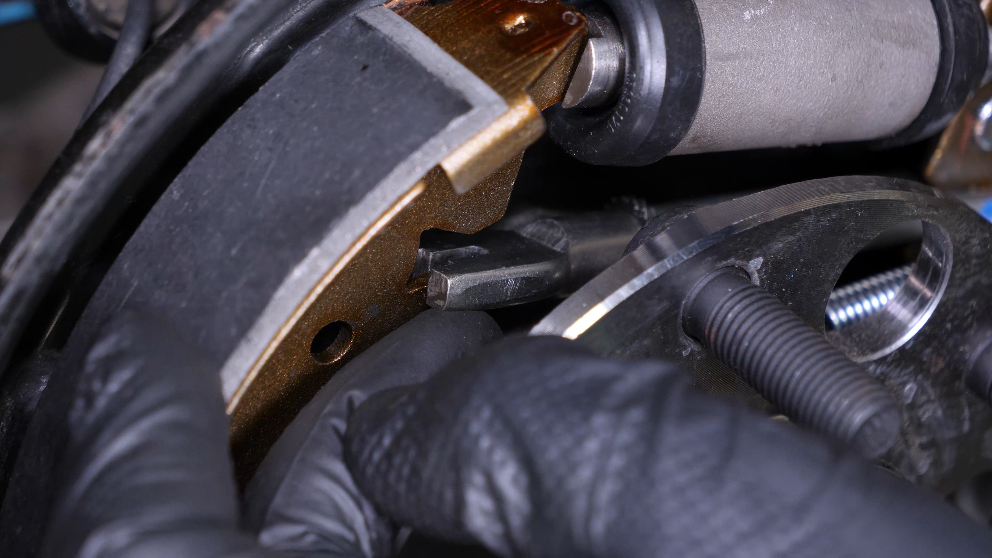 Install the forward brake shoes