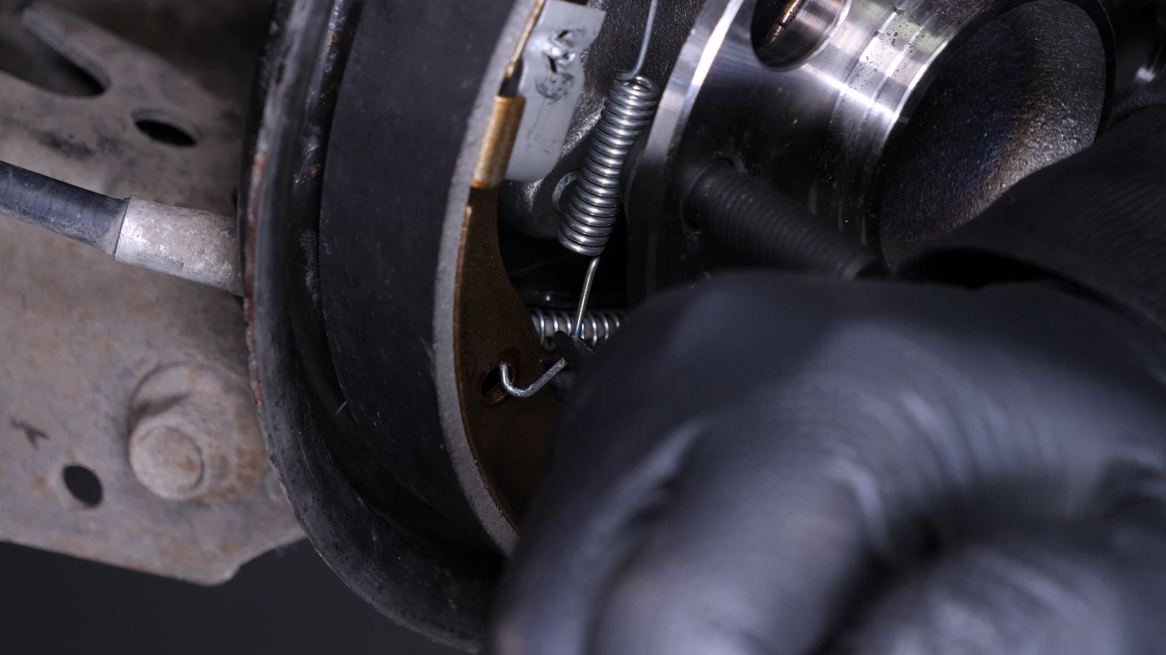Install the forward brake shoes