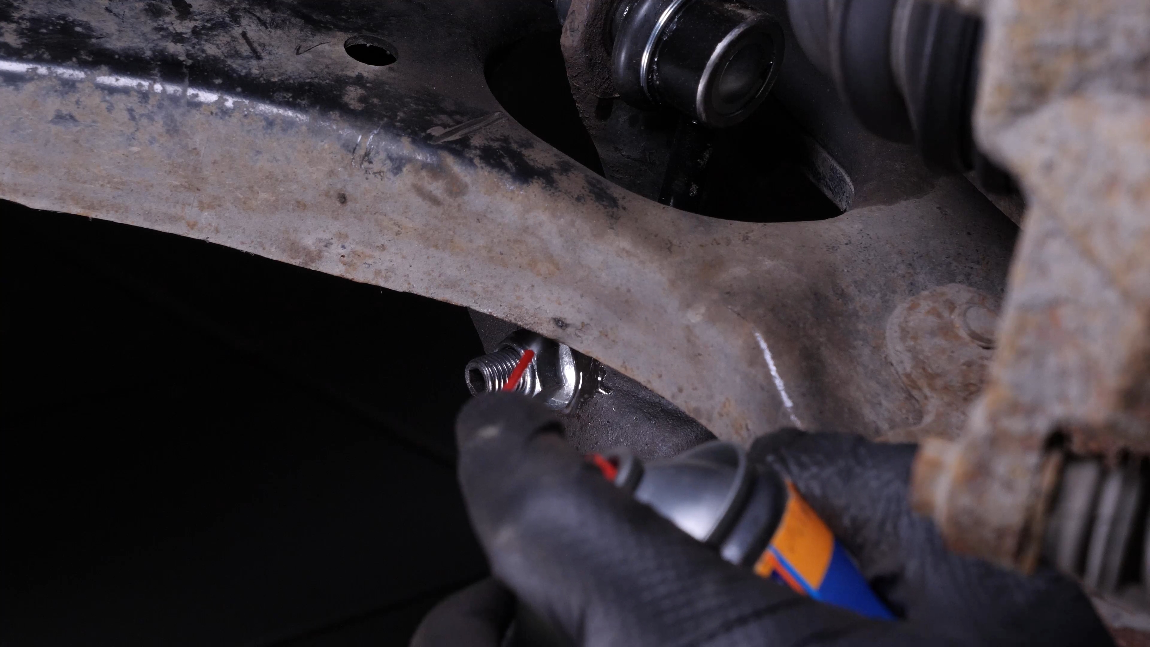 Remove the sway bar end link