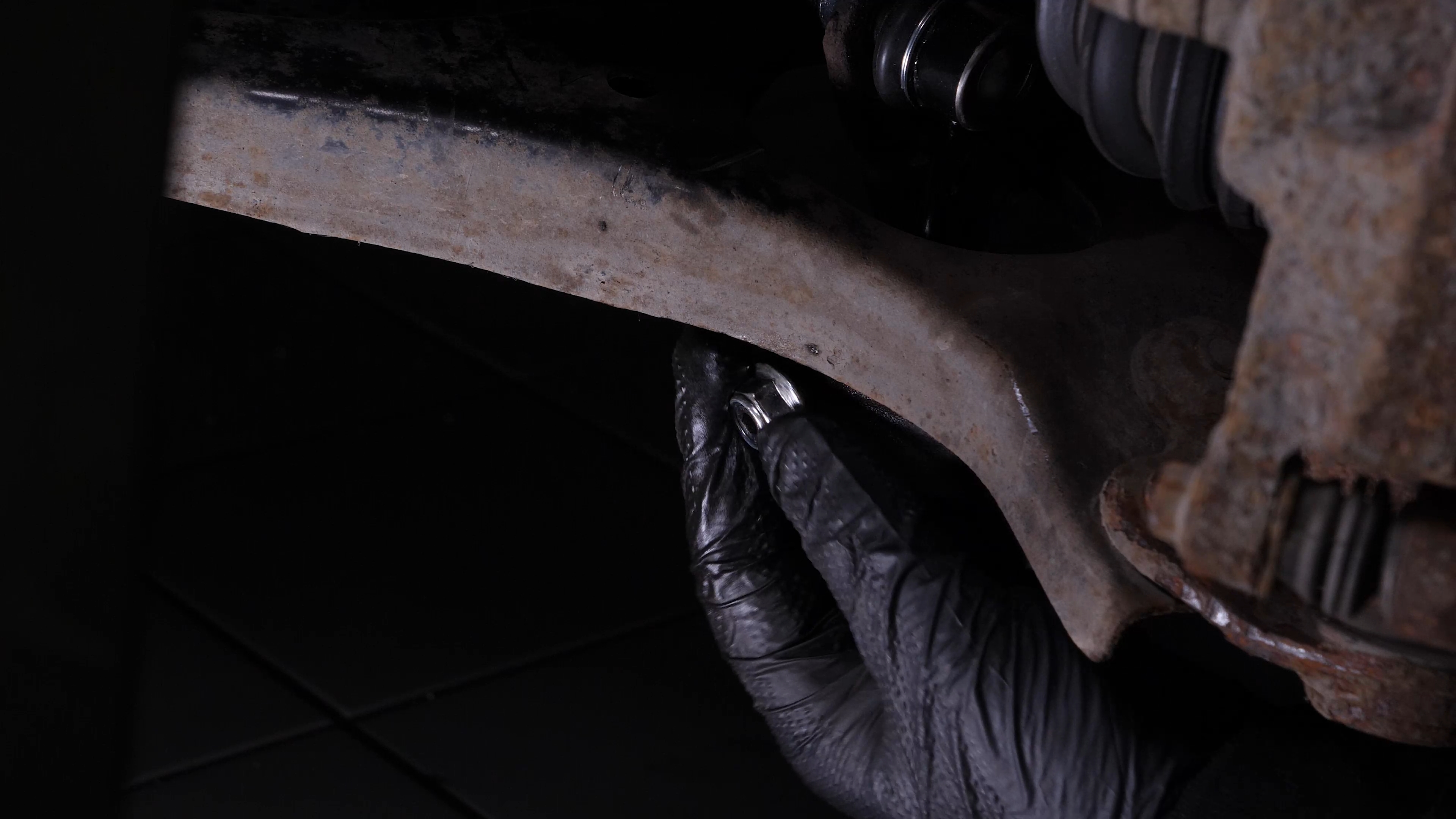 Remove the sway bar end link