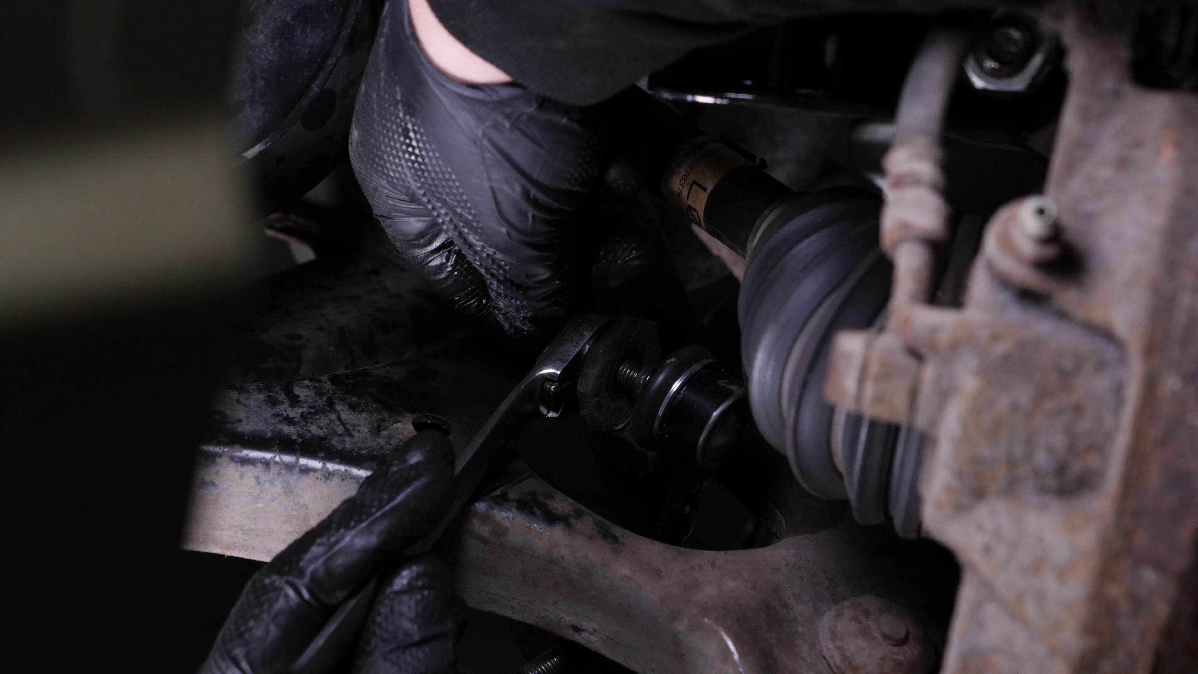 Remove the sway bar end link