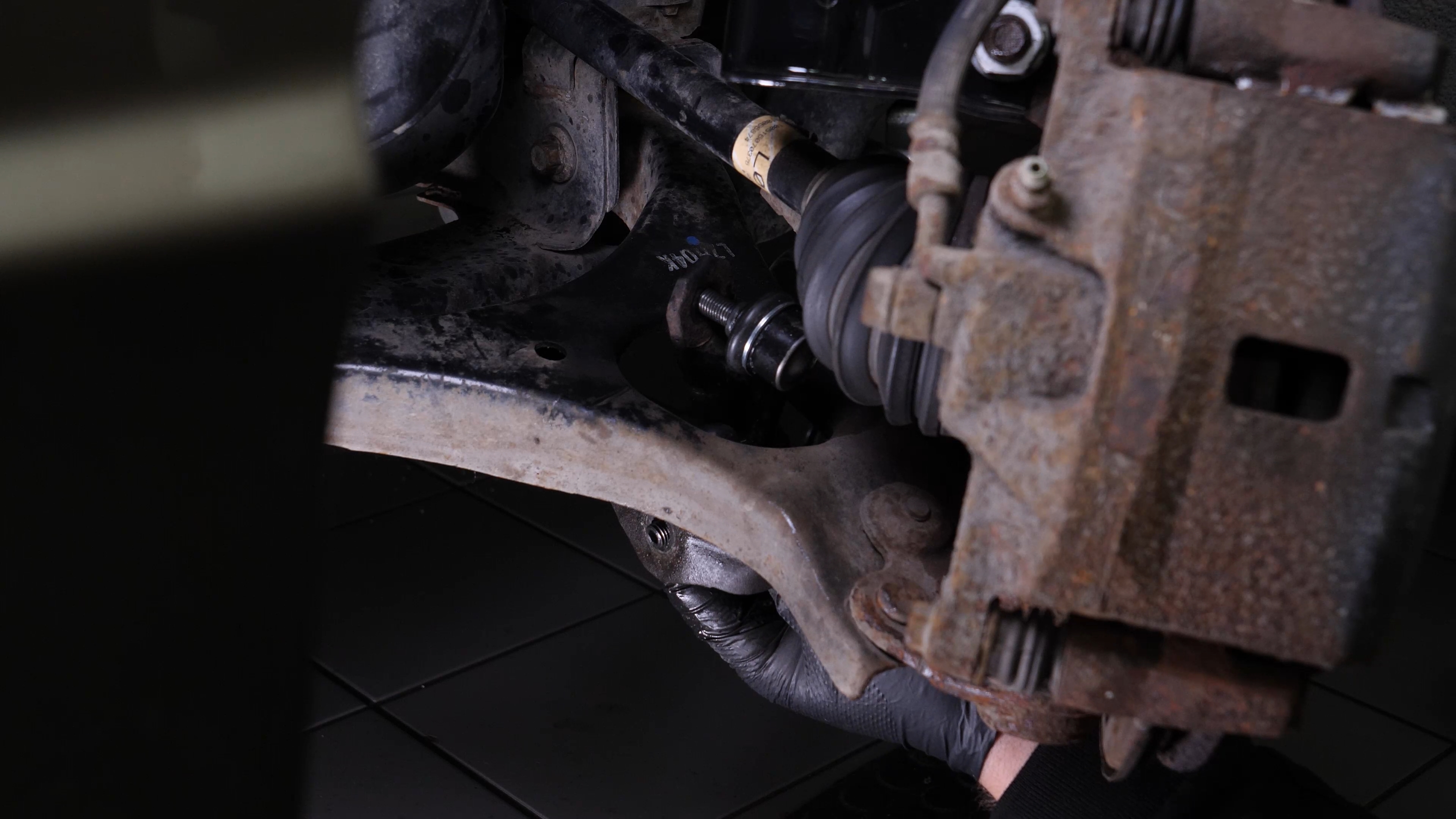 Remove the sway bar end link