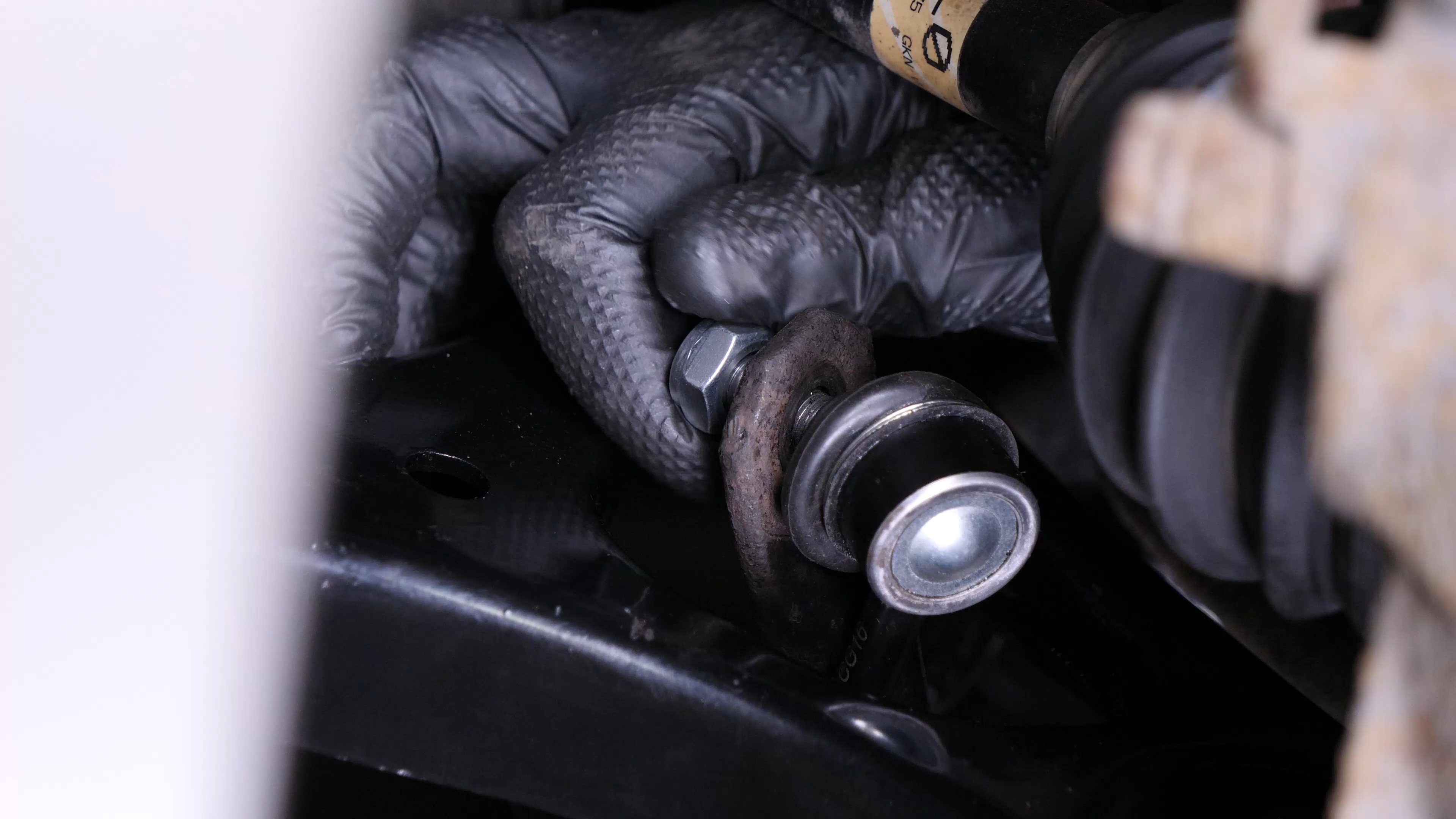 Install the new sway bar end link