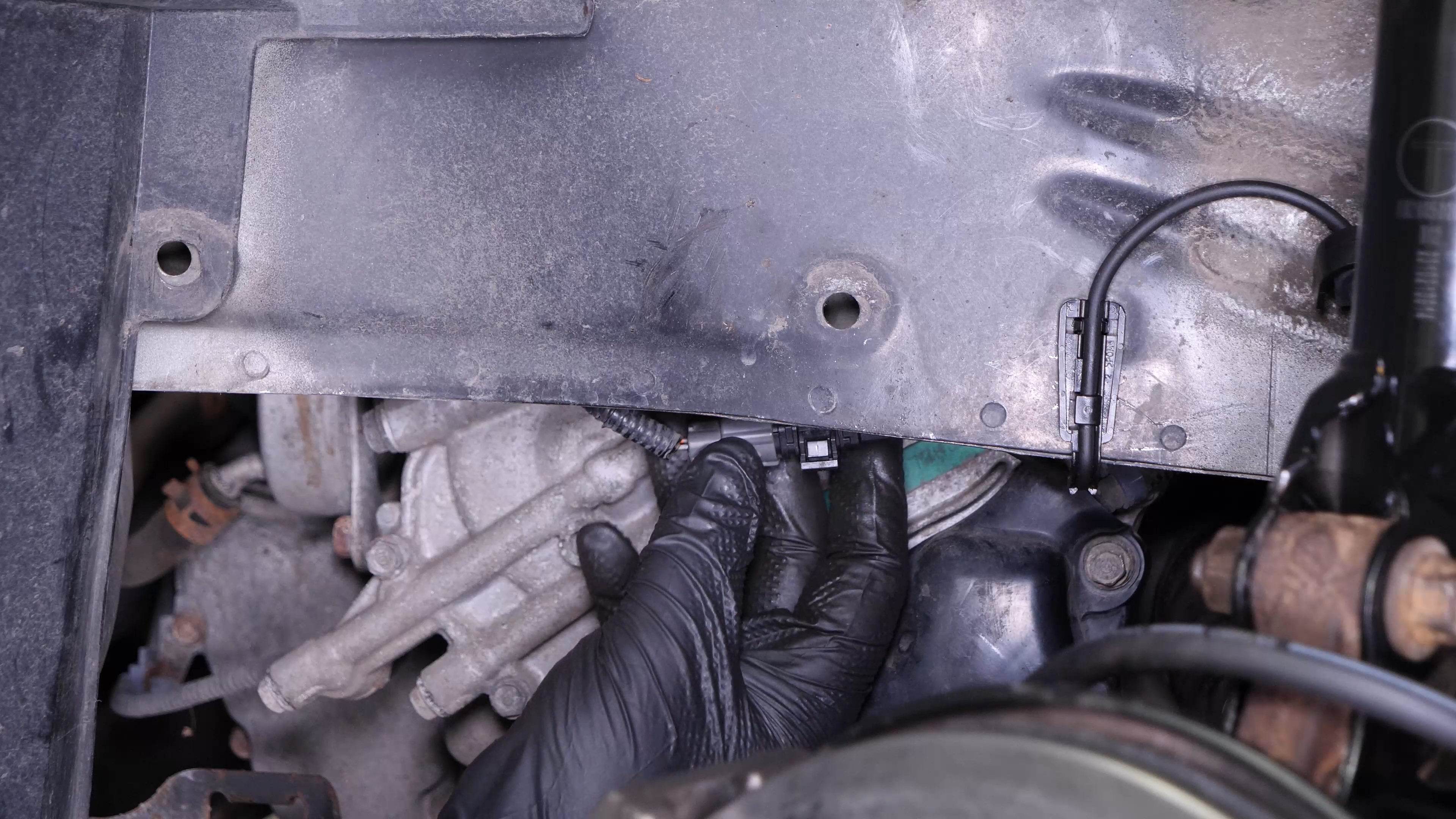 Reclip the cable in its housings