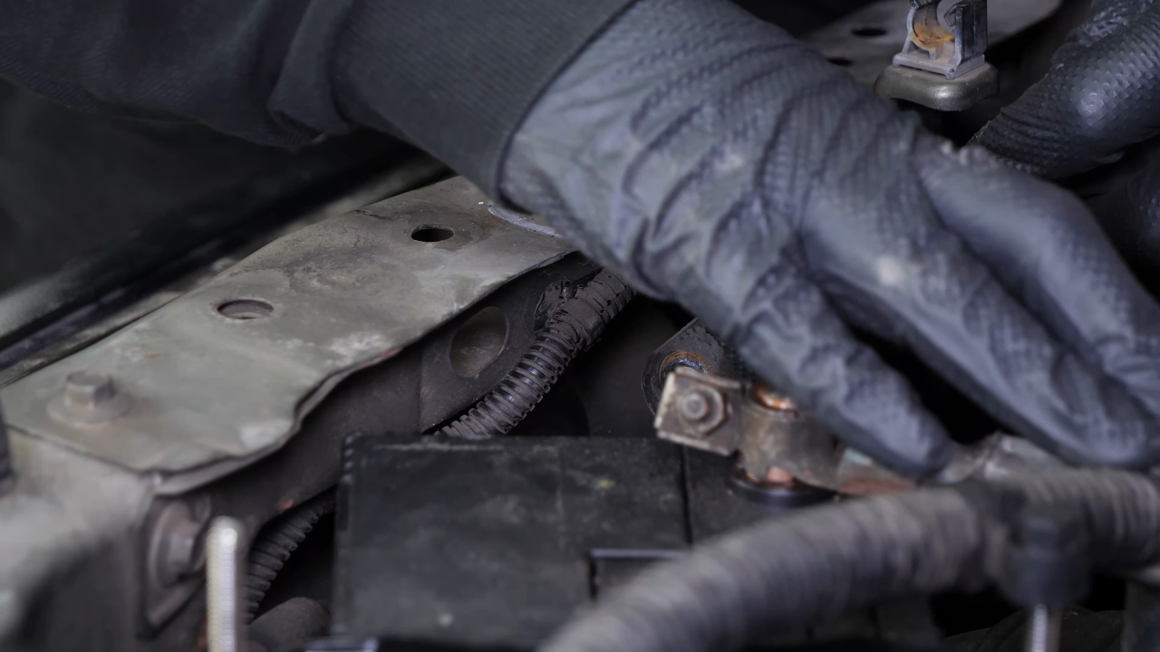 Remove the elements on the radiator support