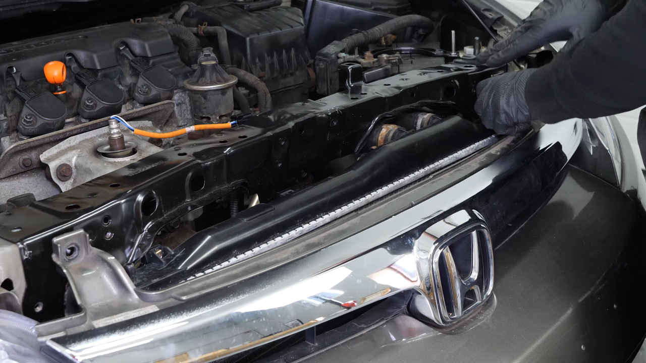 Install the new radiator support