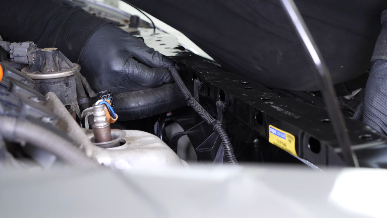 Install the new radiator support