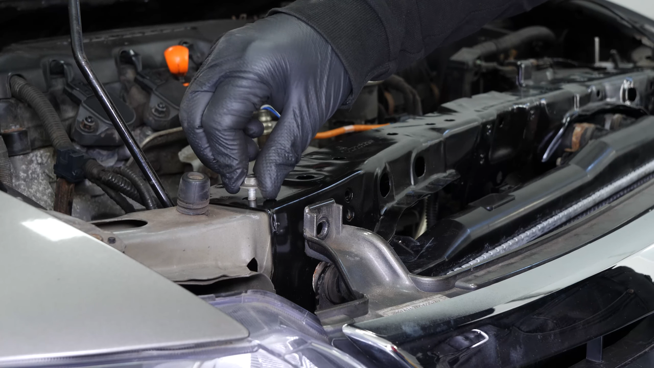 Install the new radiator support