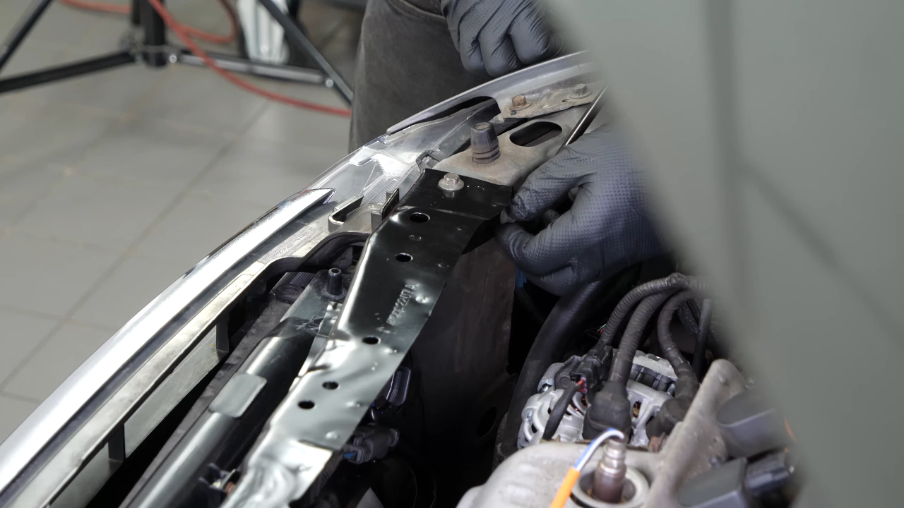 Install the new radiator support