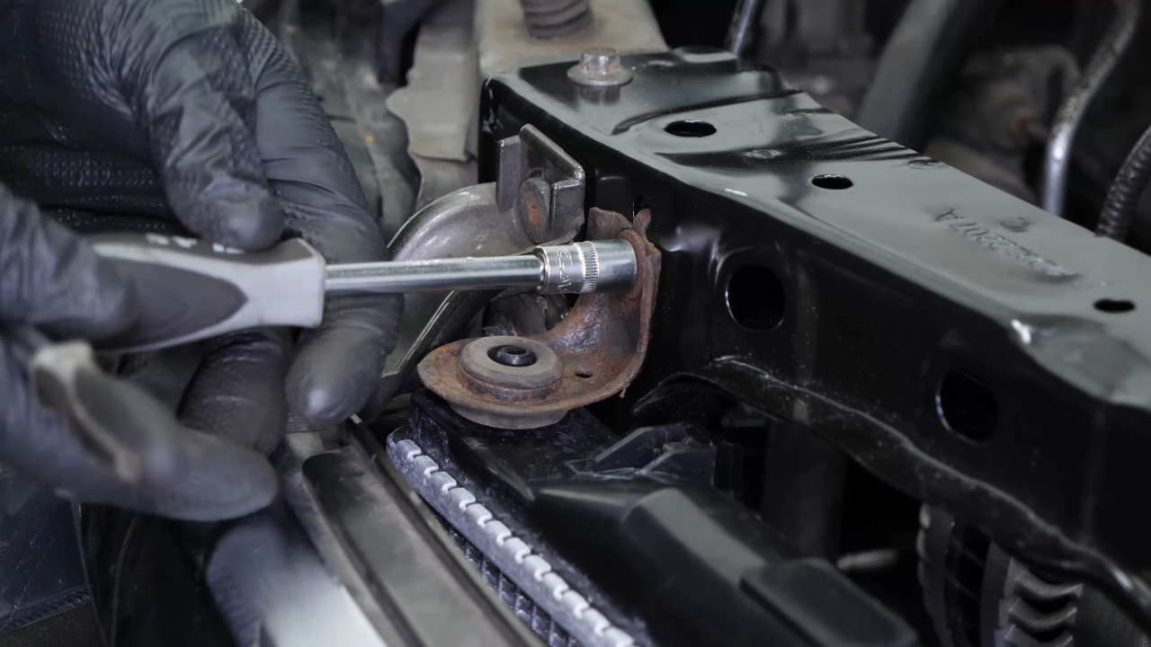 Put the elements on the radiator support back