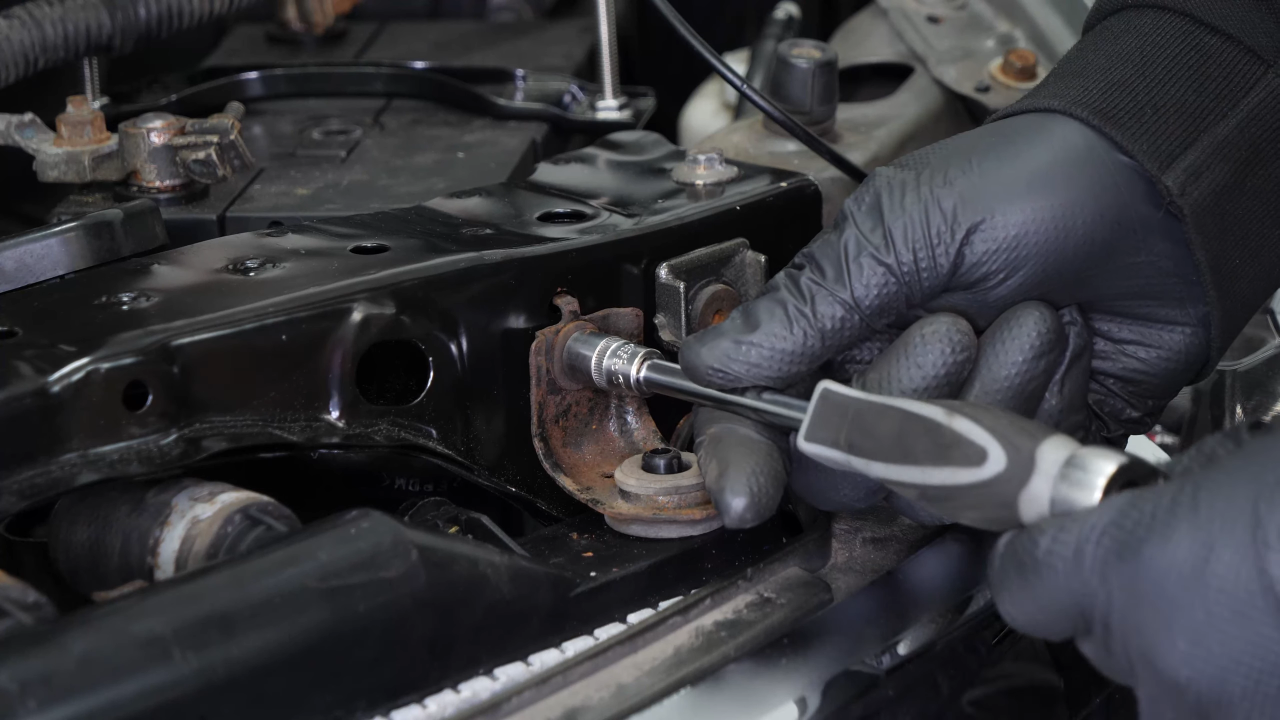 Put the elements on the radiator support back