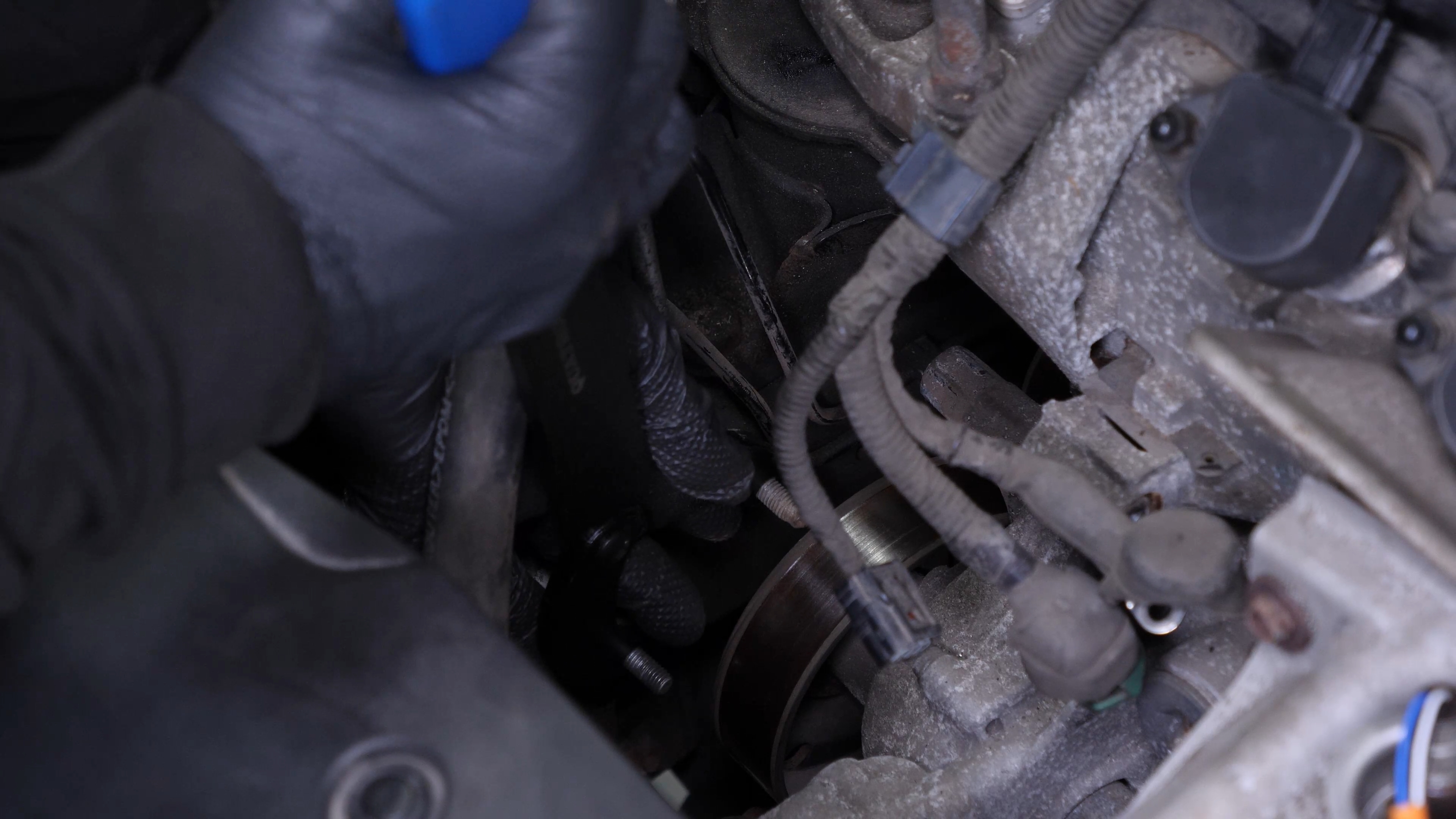 Remove the water pump pulley