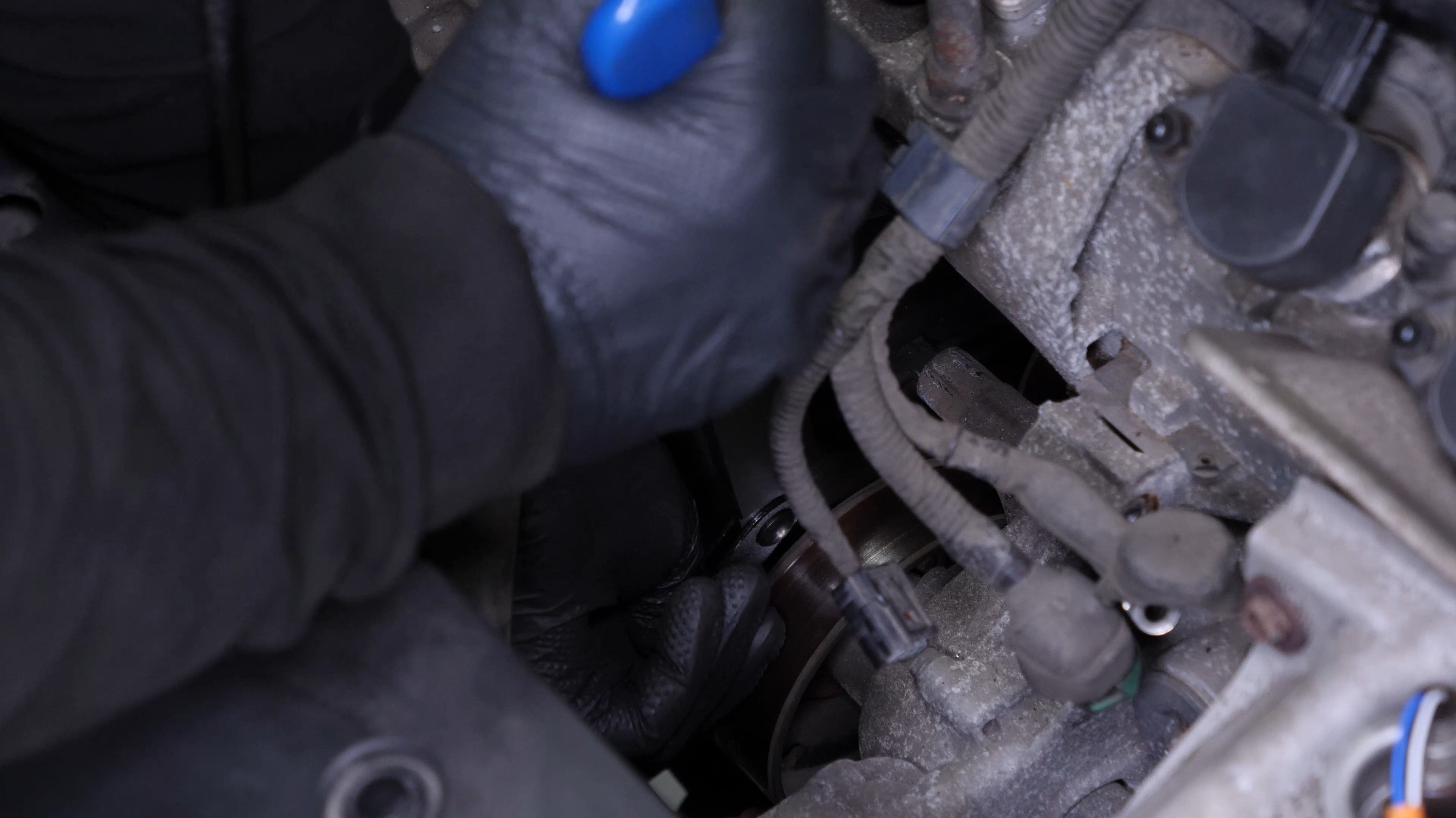 Remove the water pump pulley