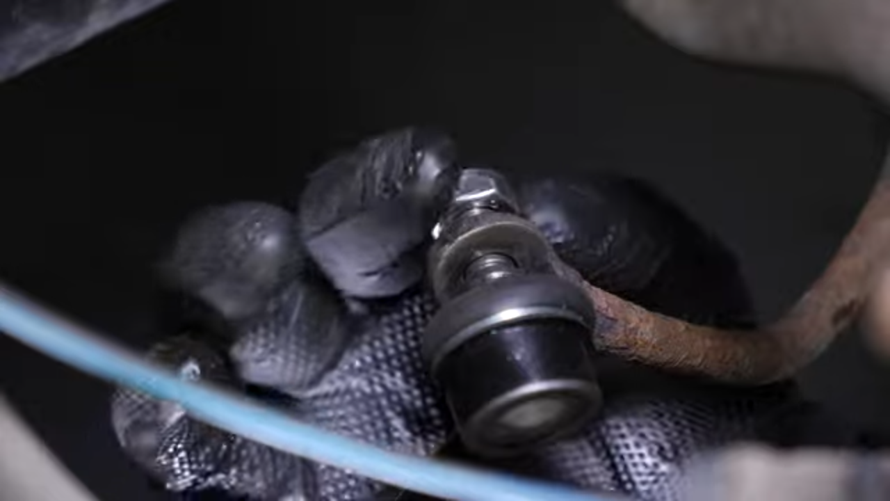 Remove the sway bar end link