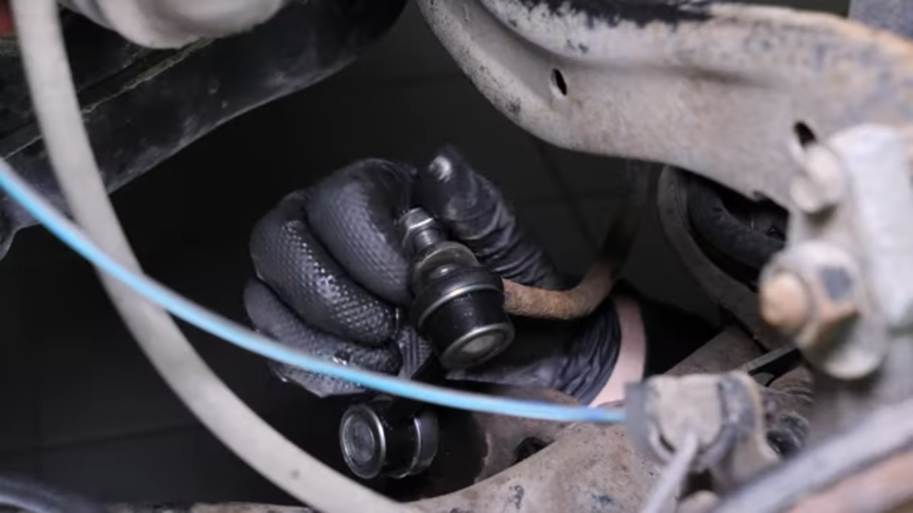 Install the new sway bar end link