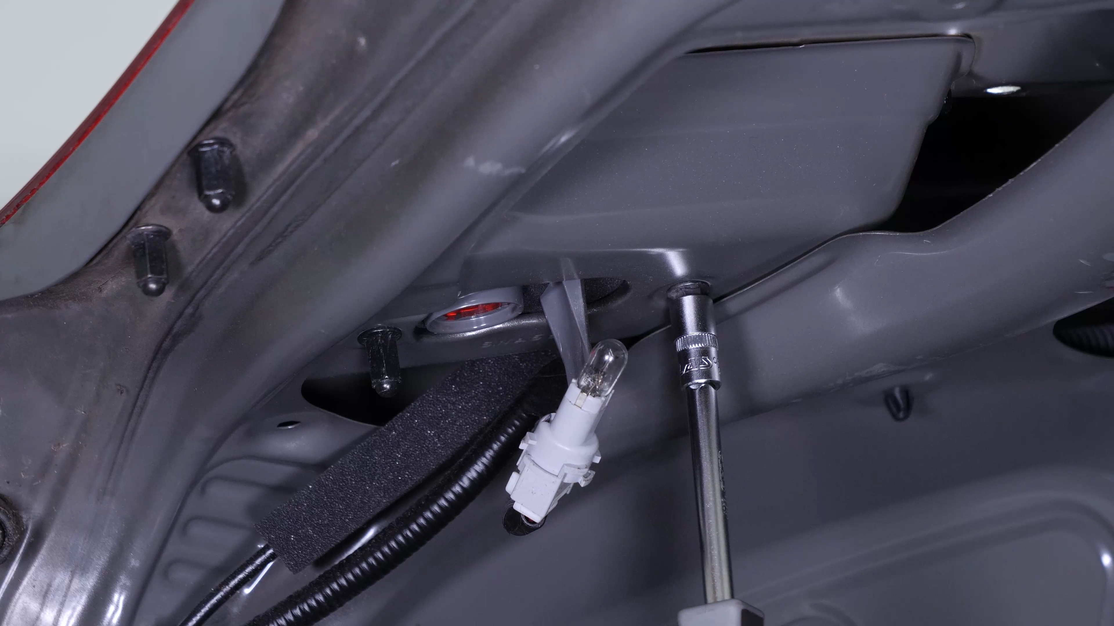 Install the new inner tail light