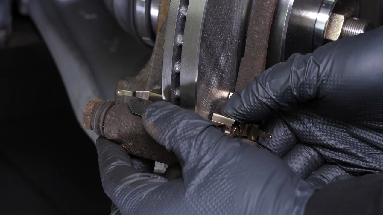 Install the new anti-rattle clips