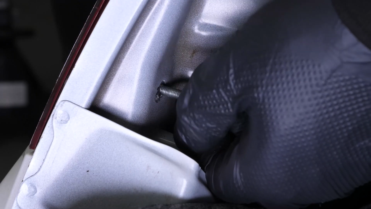 Access to the tail lights