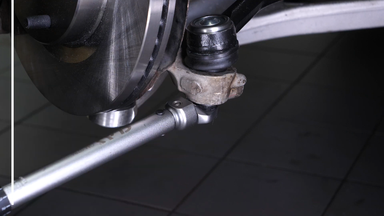 Install the outer tie rod holding nut