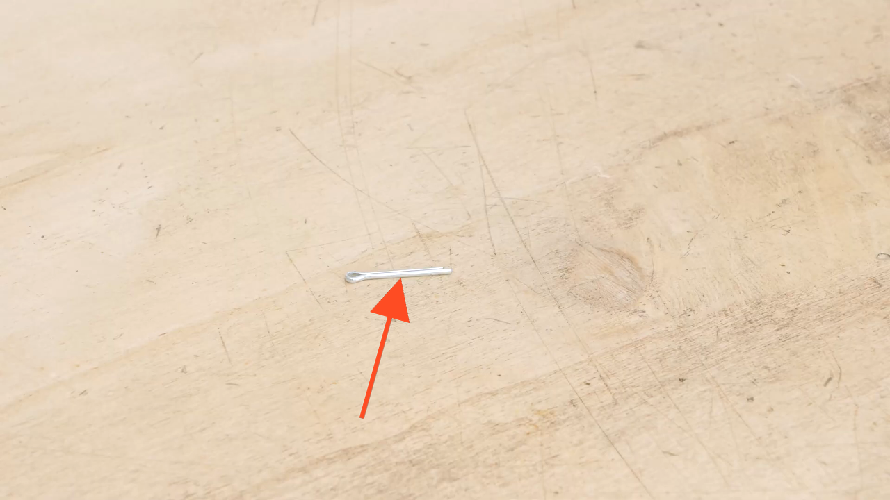 Install the outer tie rod holding nut