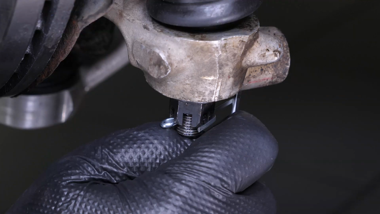 Install the outer tie rod holding nut