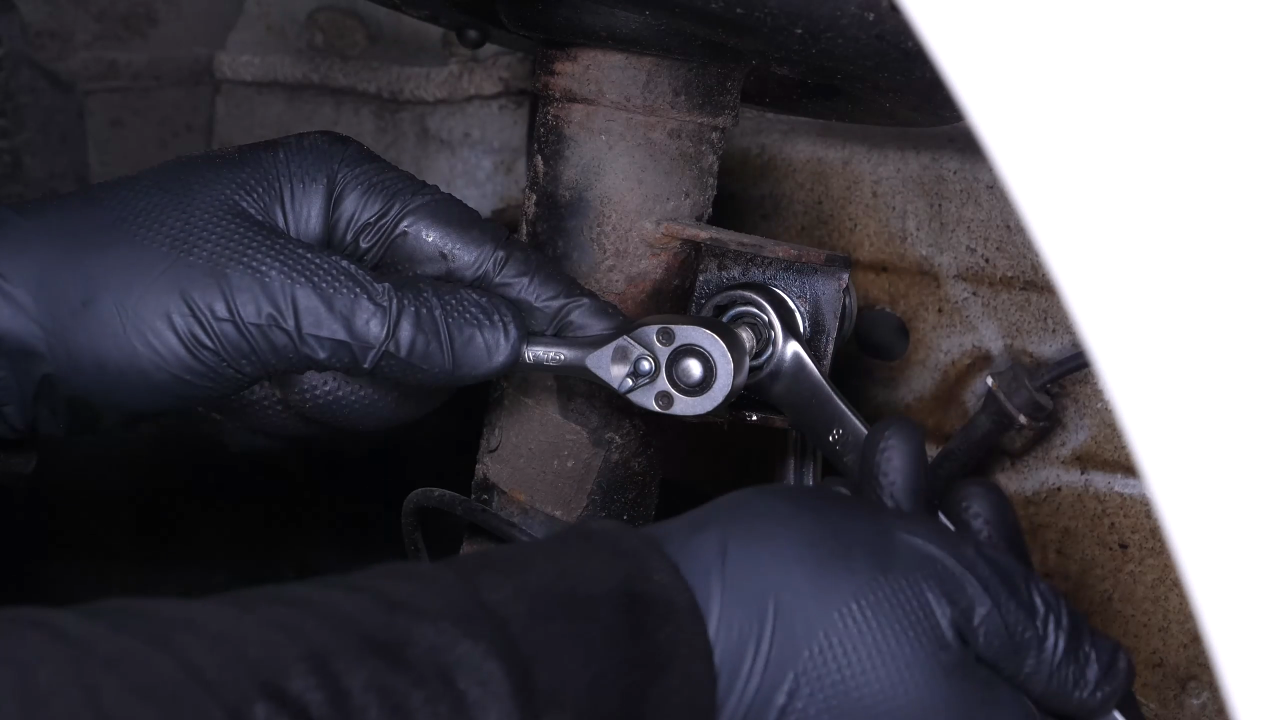 Remove the sway bar end link
