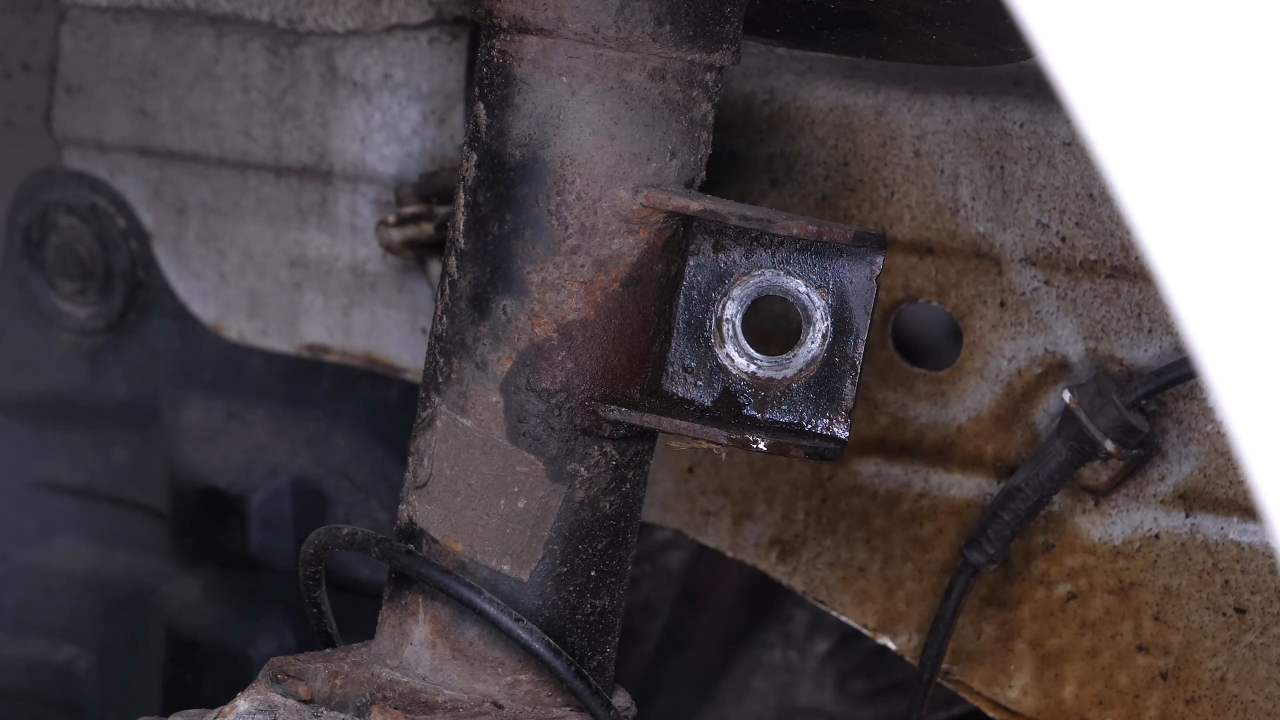 Remove the sway bar end link