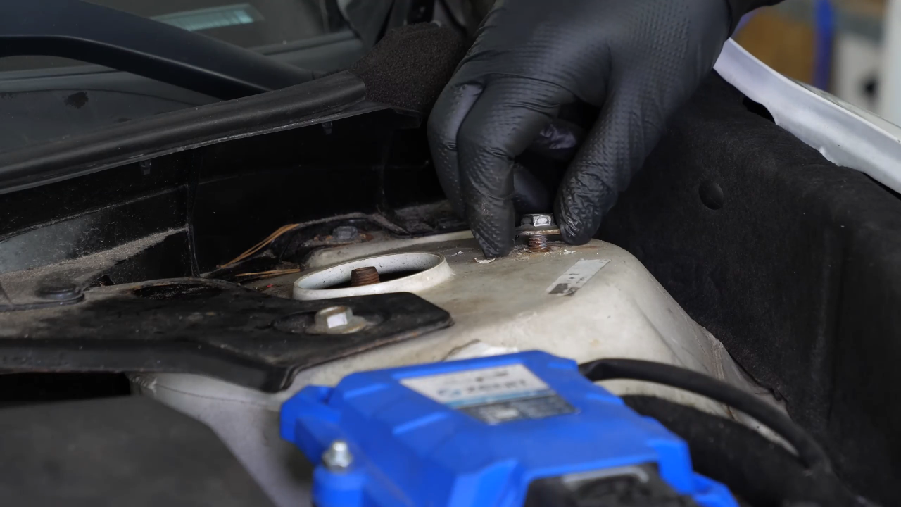 Remove the strut from the wheel knuckle